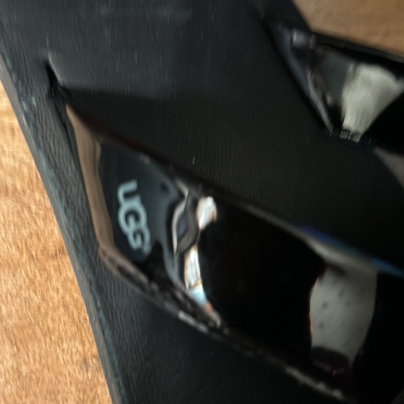 UGG - Picture 3 of 10